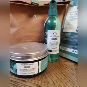 Gift 🎁 Set Breathe The Body Shop